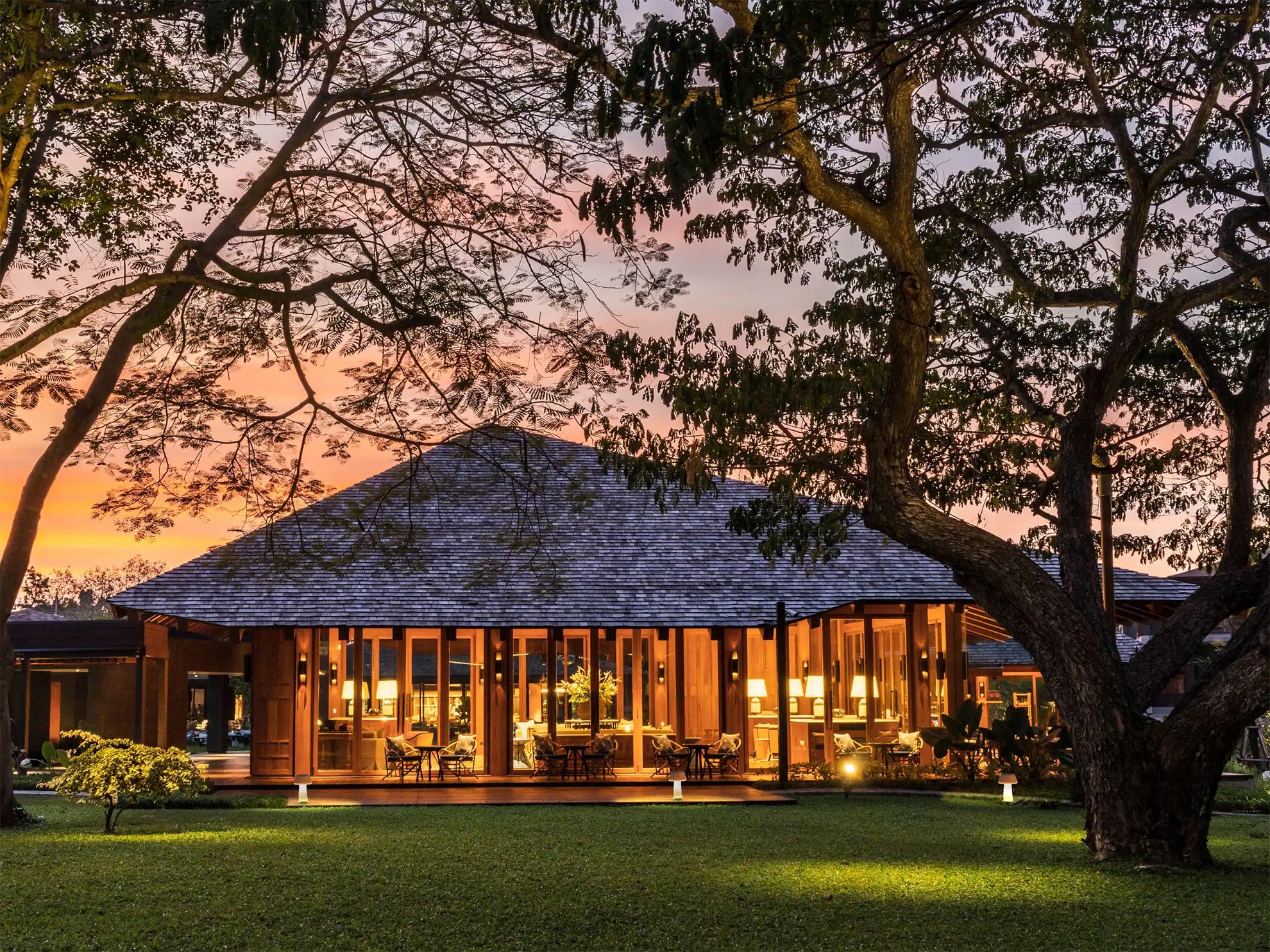 芭提雅安達仕酒店外觀圖